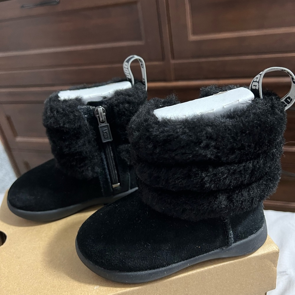 UGG T MINI QUILTED FLUFF/ TD size 6